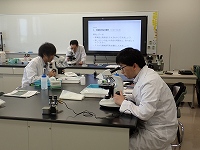 講義・実験の様子(生物基礎)